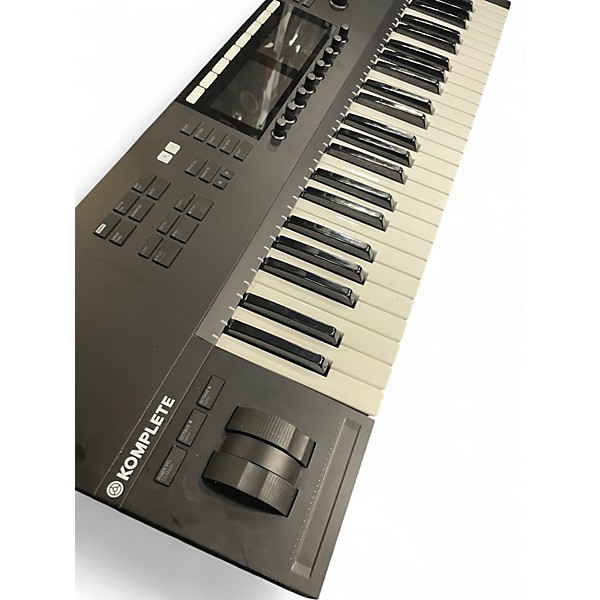 Used Komplete kontrol s49 MIDI Controller