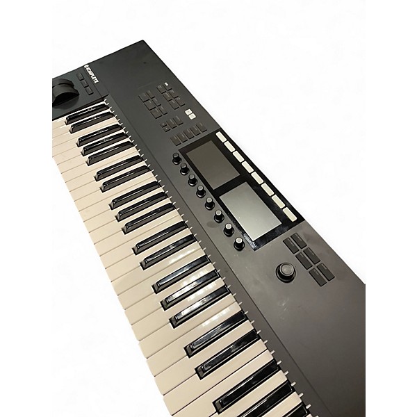 Used Komplete kontrol s49 MIDI Controller