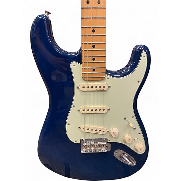 Used Fender Deluxe Stratocaster Sapphire Blue Trans Solid Body Electric Guitar