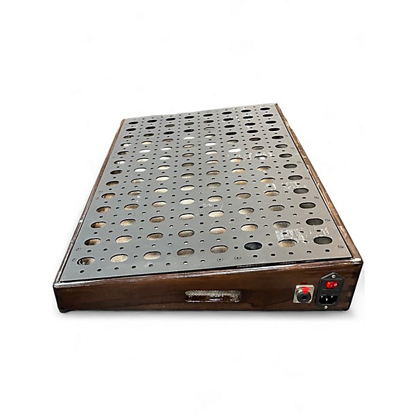 Used Hands Custom 16X32 PEDALBOARD Pedal Board
