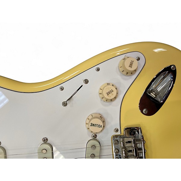 Used 2014 Fender Artist Series Yngwie Malmsteen Stratocaster Vintage White Solid Body Electric Guitar