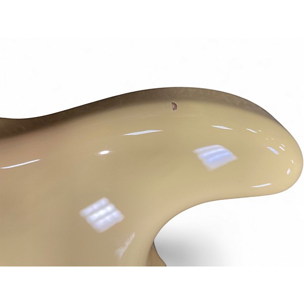 Used 2014 Fender Artist Series Yngwie Malmsteen Stratocaster Vintage White Solid Body Electric Guitar