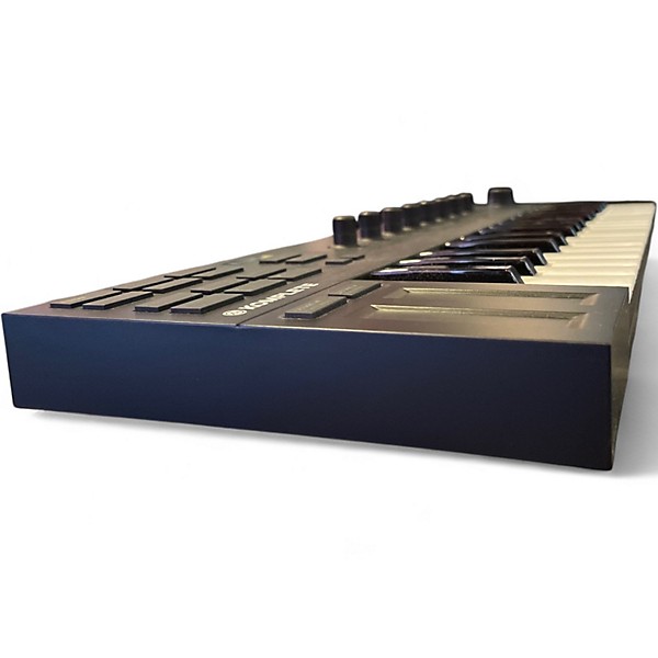 Used Native Instruments KOMPLETE KONTROL M32 MIDI Controller