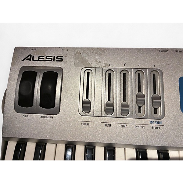 Used Alesis qs6.2 Keyboard Workstation