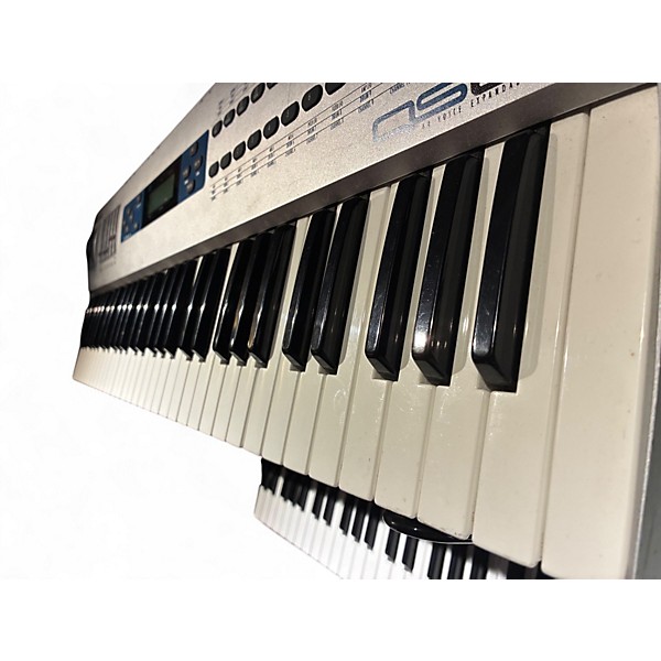 Used Alesis qs6.2 Keyboard Workstation
