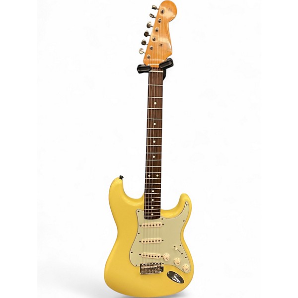 Used 2015 Fender Special Edition 60s Stratocaster Buttercream Solid Body Electric Guitar