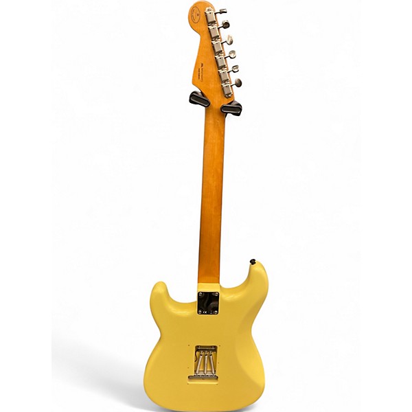 Used 2015 Fender Special Edition 60s Stratocaster Buttercream Solid Body Electric Guitar