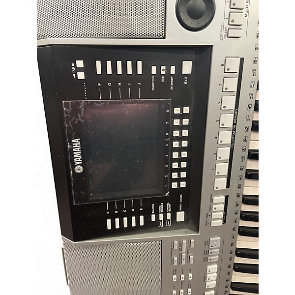 Used Yamaha PSRS910 61 Key Arranger Keyboard