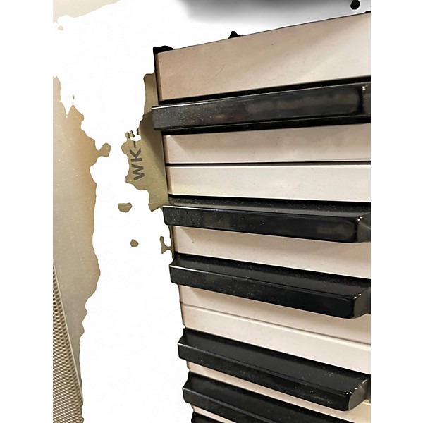 Used Casio WK200 76 Key Keyboard Workstation