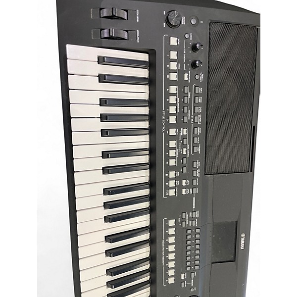 Used Yamaha PSRSX-600 Keyboard Workstation