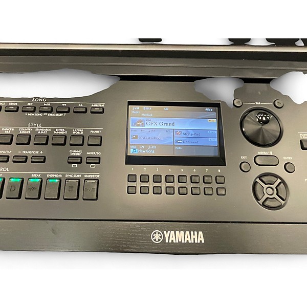 Used Yamaha DGX 670 Keyboard Workstation
