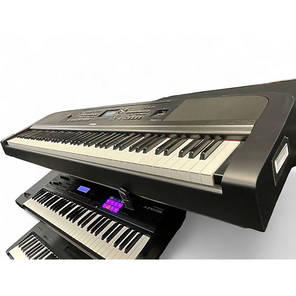 Used Yamaha DGX 670 Keyboard Workstation