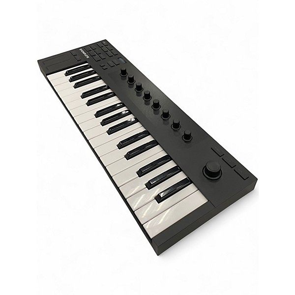 Used Native Instruments KOMPLETE KONTROL M32 Keyboard Workstation