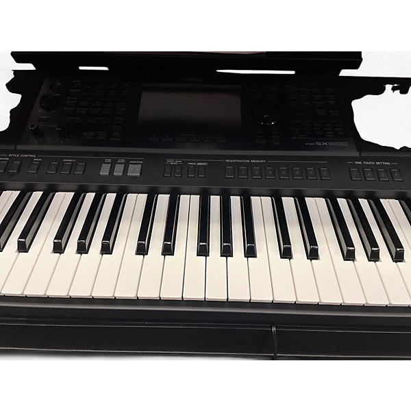 Used Yamaha PSRSX900 Arranger Keyboard