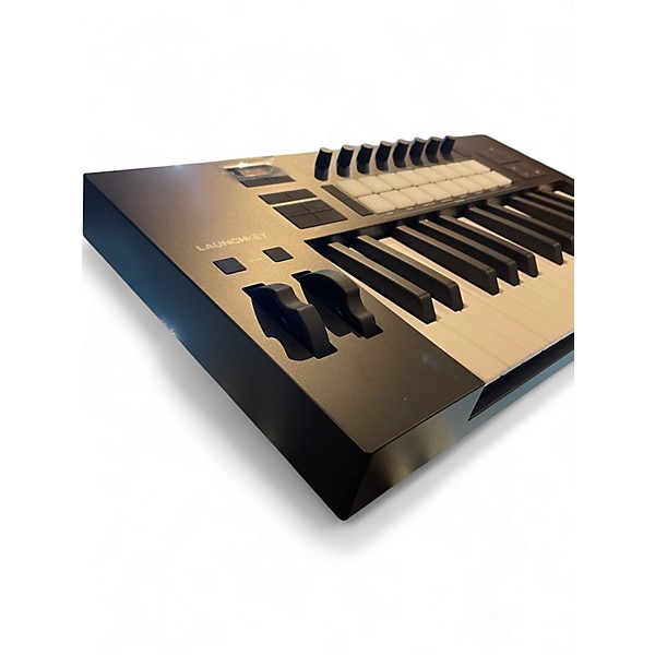 Used Novation launchkey 25 mk4 MIDI Controller
