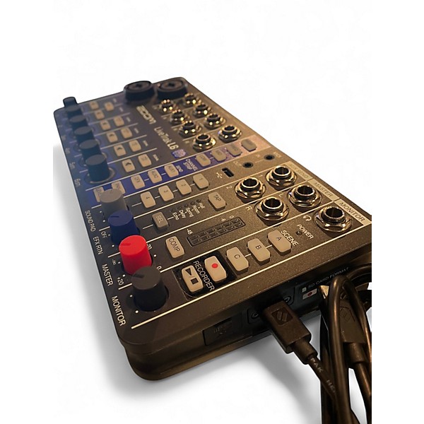 Used Zoom livetrak l6 Powered Mixer