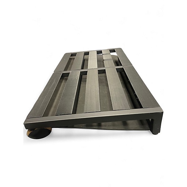 Used Pedaltrain classic pro Pedal Board