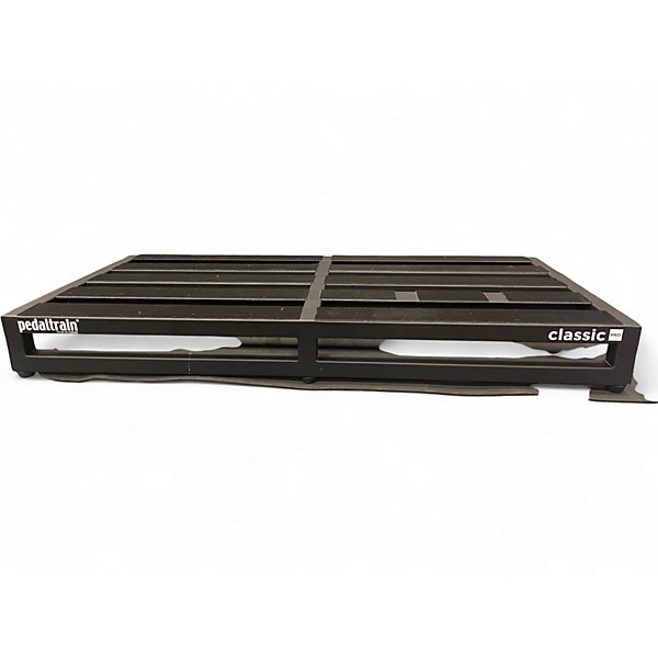 Used Pedaltrain classic pro Pedal Board