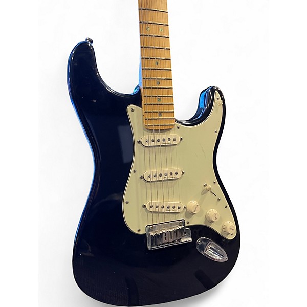 Used 2000 Fender American Deluxe Stratocaster Black Solid Body Electric Guitar