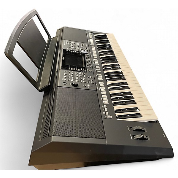 Used Yamaha PSRS950 61 Key Arranger Keyboard