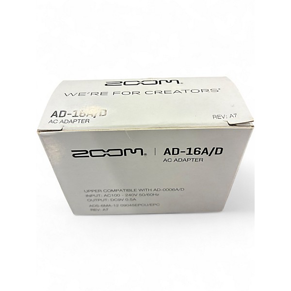 Used Zoom Multi-Effects Processor for Bass Black Effect Processor