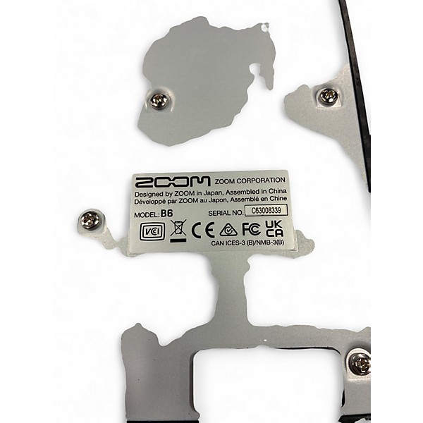 Used Zoom Multi-Effects Processor for Bass Black Effect Processor