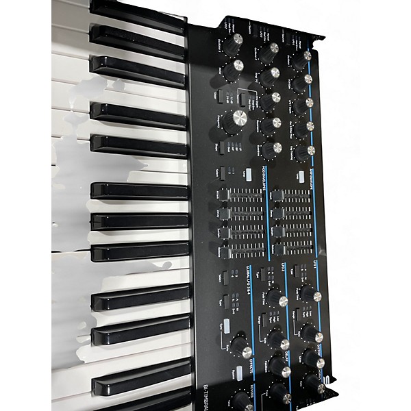 Used Novation summit 16 polyphonic synthesizer Synthesizer