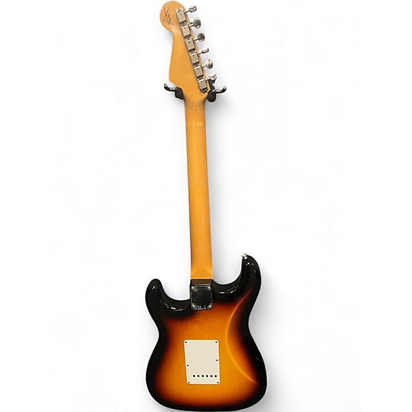 Used Fender Vintage Custom 1962 Stratocaster 3 Color Sunburst Solid Body Electric Guitar