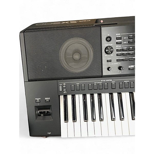 Used Yamaha PSRSX900 Arranger Keyboard