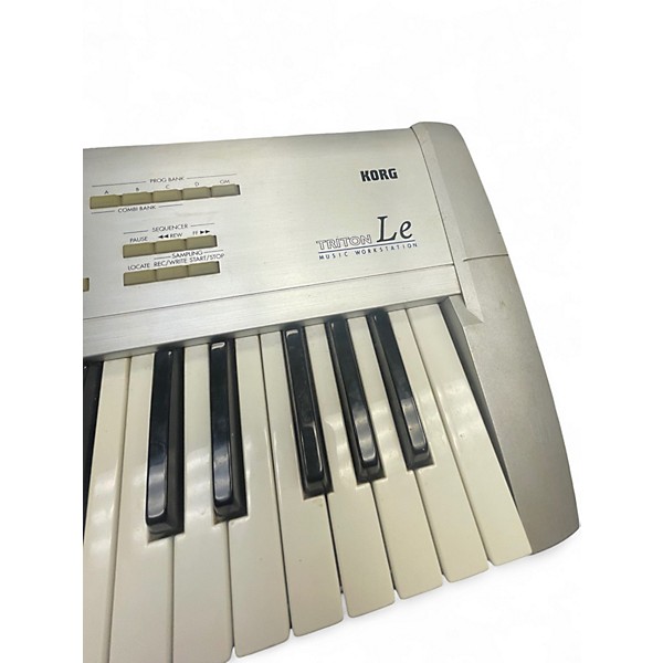 Used KORG Triton Le 61 Key Keyboard Workstation