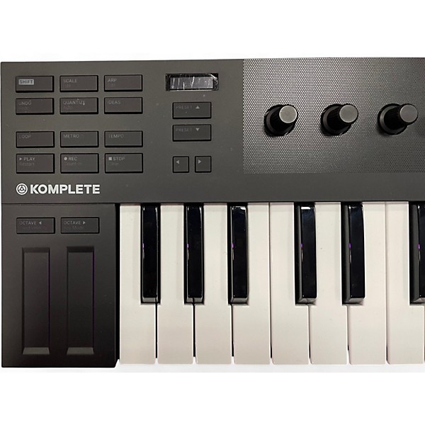 Used Native Instruments komplete kontrol m32 Synthesizer