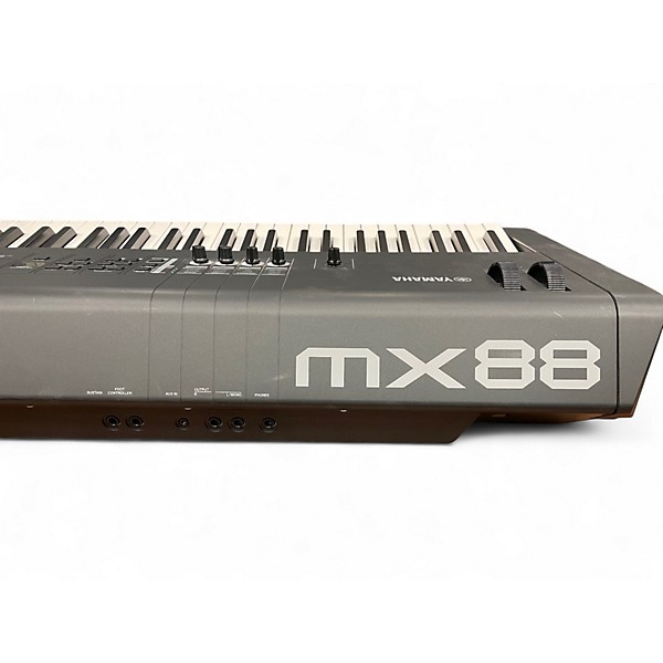 Used Yamaha MX88BK Synthesizer