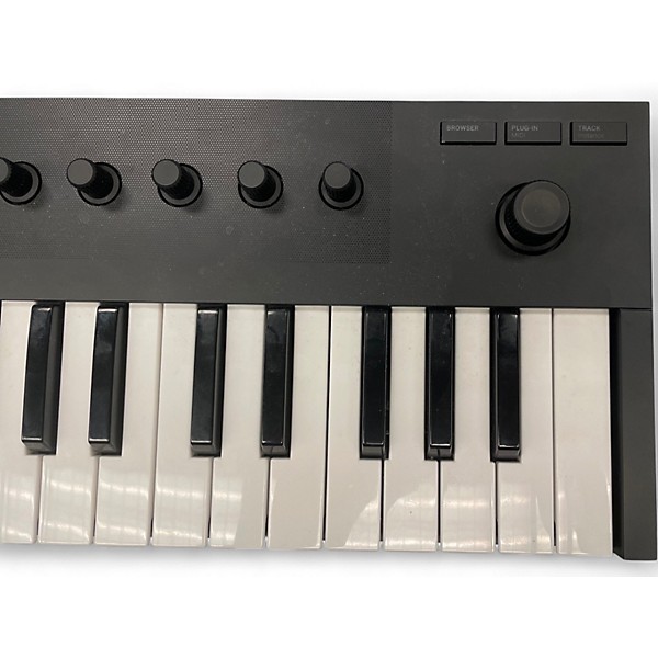 Used Native Instruments KOMPLETE KONTROL M32 MIDI Controller