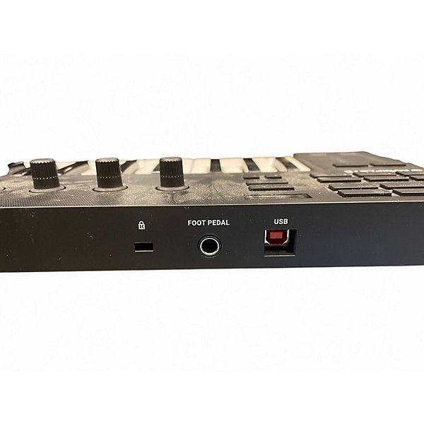 Used Native Instruments KOMPLETE KONTROL M32 MIDI Controller