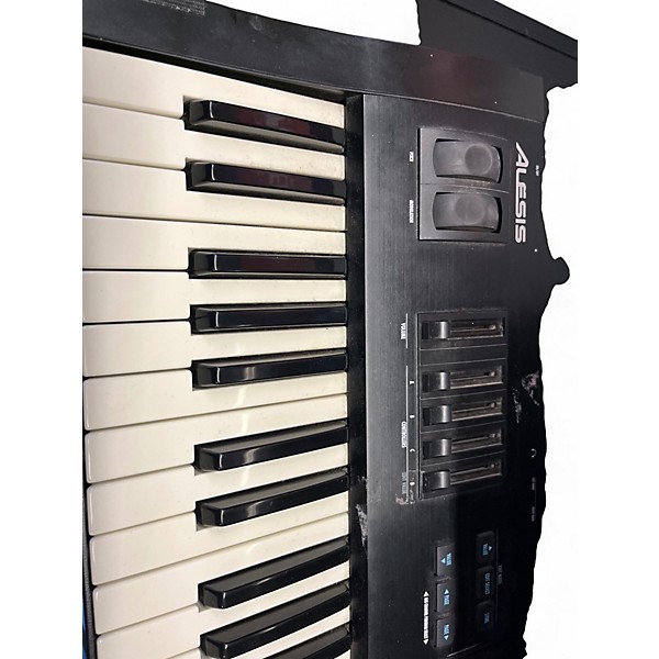 Used Alesis QS6.1 Keyboard Workstation