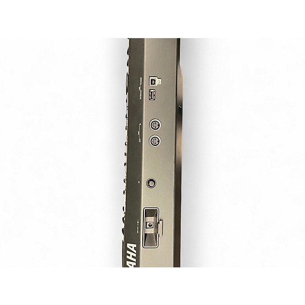 Used Yamaha MX61 61 Key Keyboard Workstation