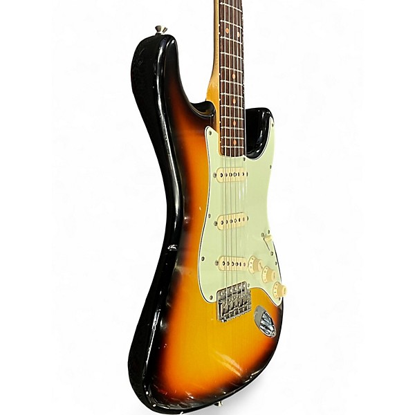 Used 2005 Fender Custom Shop 1960s Stratocaster Closet Classic Sunburst Solid Body Electric Guitar