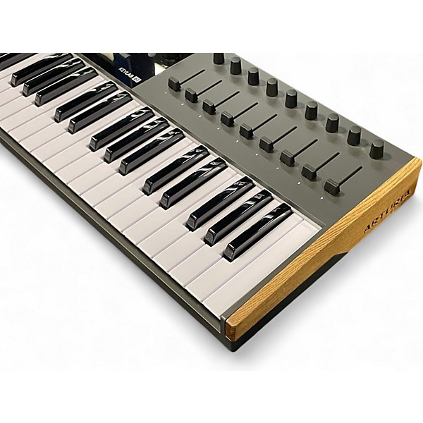 Used Arturia keylab 61 mk3 MIDI Controller