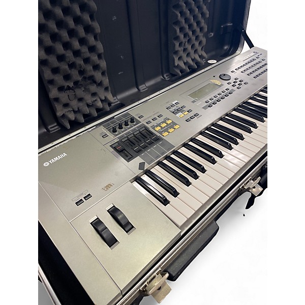 Used Yahmaha  MOTIF 6 Keyboard Workstation