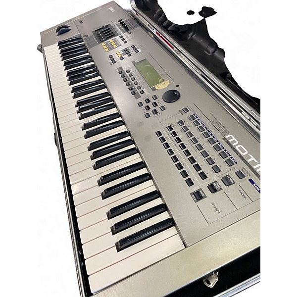 Used Yahmaha  MOTIF 6 Keyboard Workstation