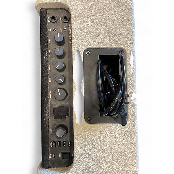 Used Fender mustang lt25 ivory Guitar Combo Amp