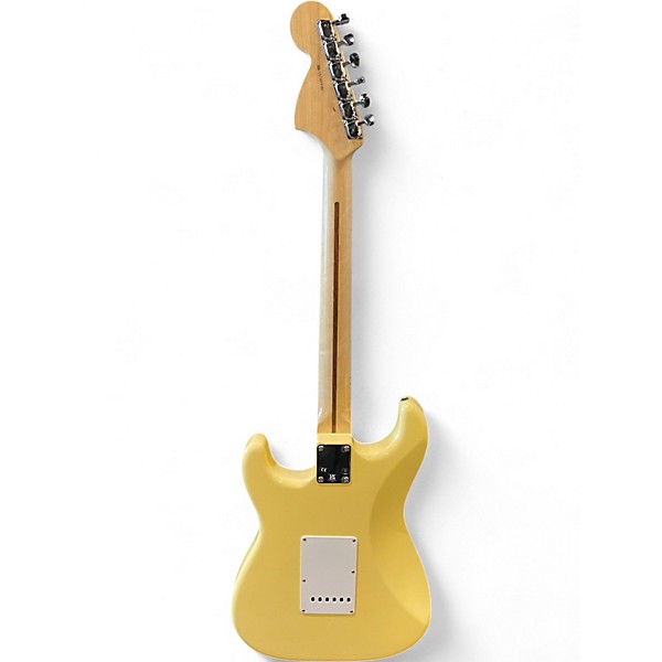 Used Fender Artist Series Yngwie Malmsteen Stratocaster Cream Solid Body Electric Guitar