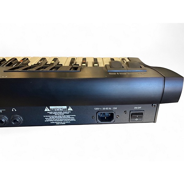 Used Alesis qs6.1 Synthesizer