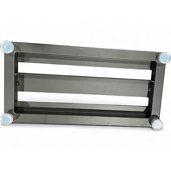 Used Pedaltrain metro 16 Pedal Board