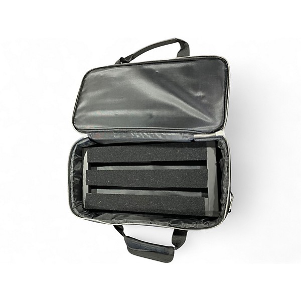 Used Pedaltrain metro 16 Pedal Board