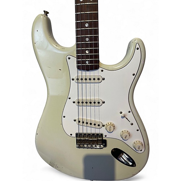 Used 2005 Fender Custom Shop 1965 Relic Stratocaster White Solid Body Electric Guitar