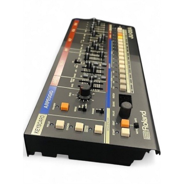 Used Roland JU06A Synthesizer