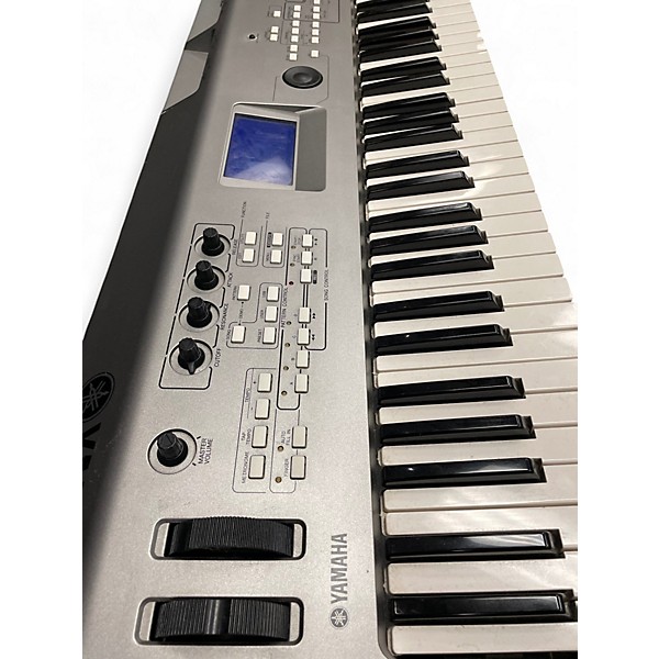Used Yamaha MM6 61 Key Keyboard Workstation