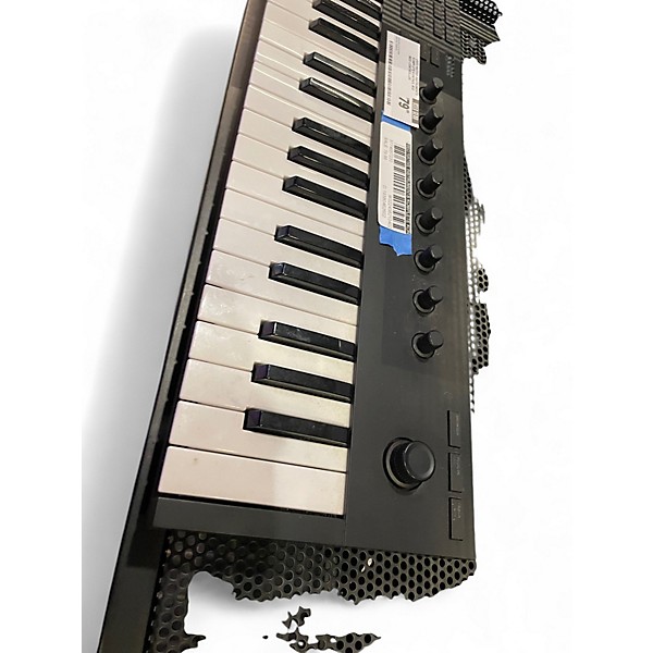 Used Native Instruments KOMPLETE KONTROL M32 MIDI Controller