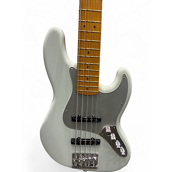 Used 2025 Fender jazz bass v white Electric Bass Guitar
